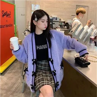 फूल चंचल स्वेटर